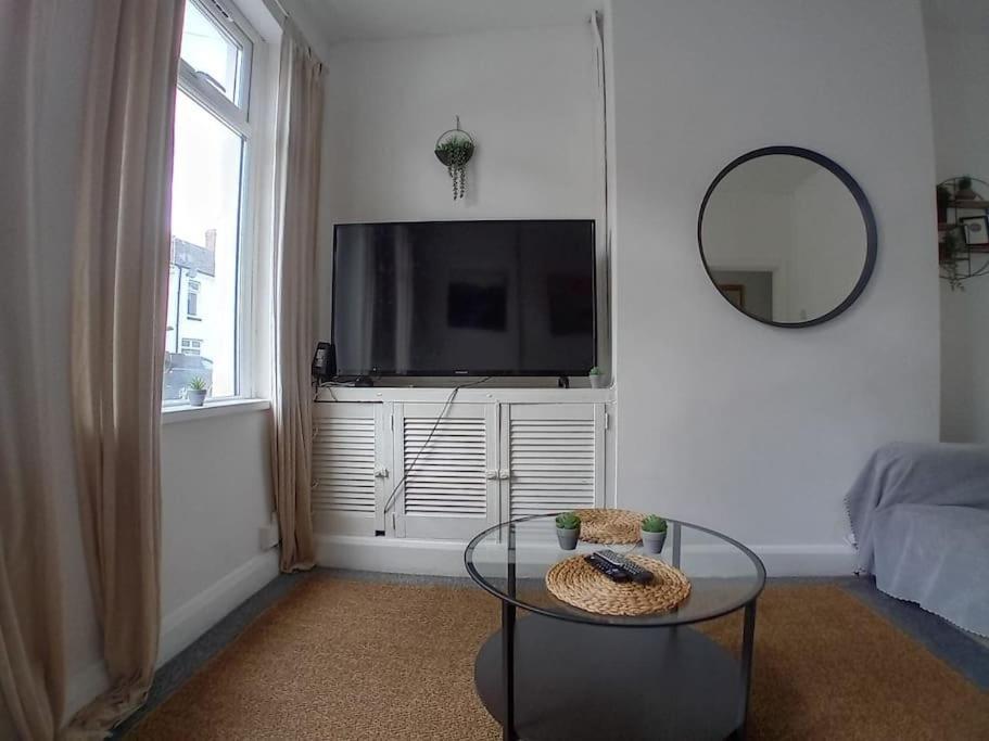 Large Family Home Central Location 3 Double Bedrooms And 1 Single Bedroom Cardiff Exterior foto