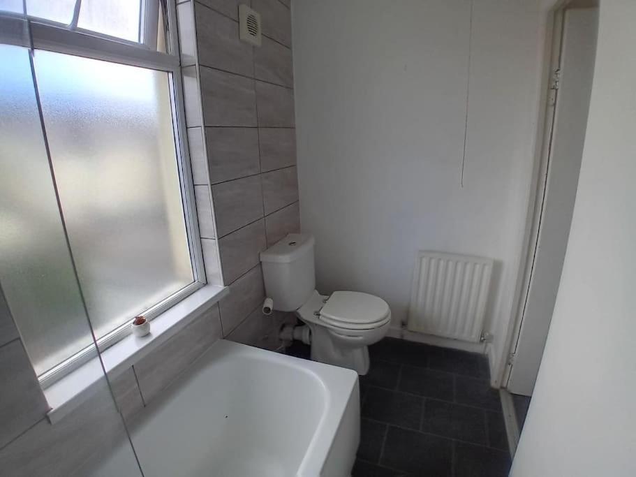 Large Family Home Central Location 3 Double Bedrooms And 1 Single Bedroom Cardiff Exterior foto