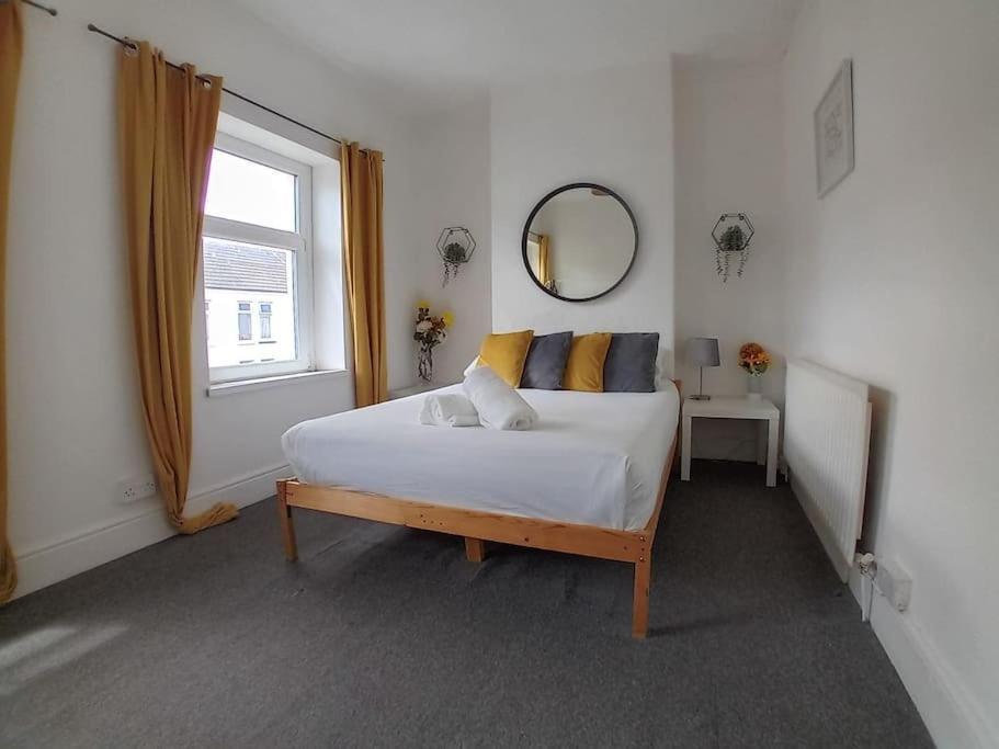 Large Family Home Central Location 3 Double Bedrooms And 1 Single Bedroom Cardiff Exterior foto