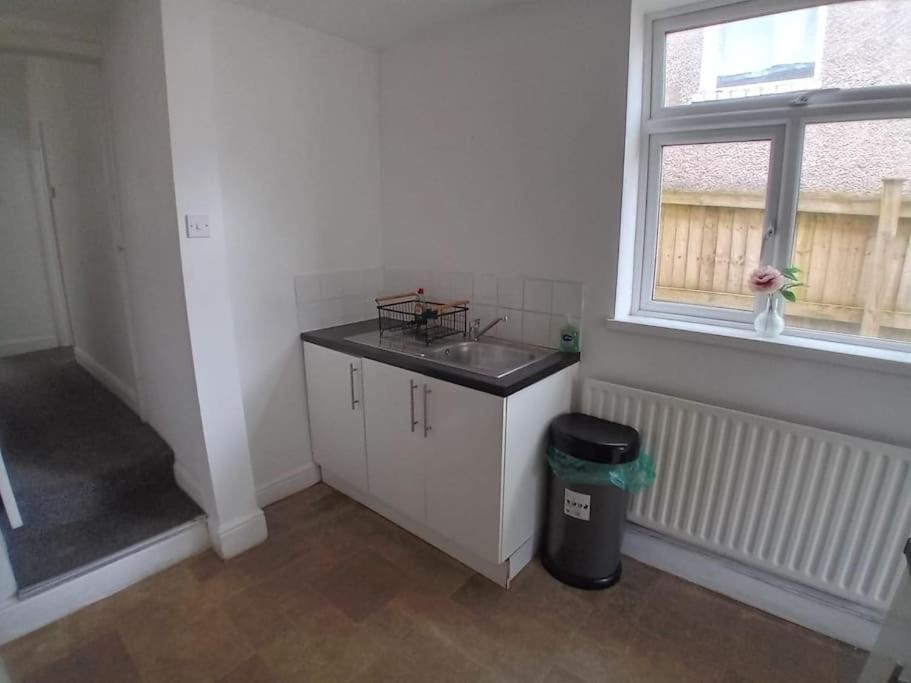 Large Family Home Central Location 3 Double Bedrooms And 1 Single Bedroom Cardiff Exterior foto