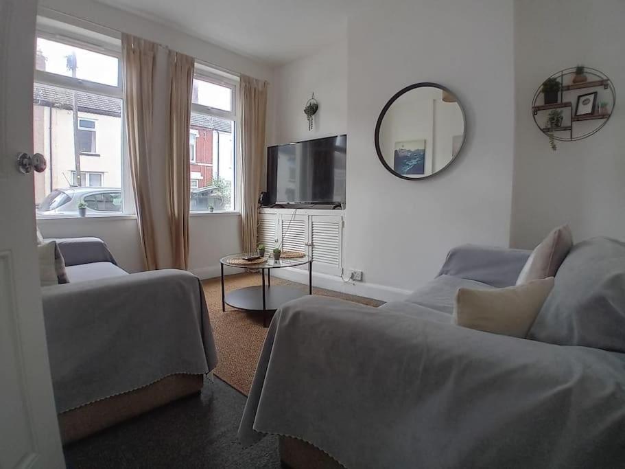 Large Family Home Central Location 3 Double Bedrooms And 1 Single Bedroom Cardiff Exterior foto